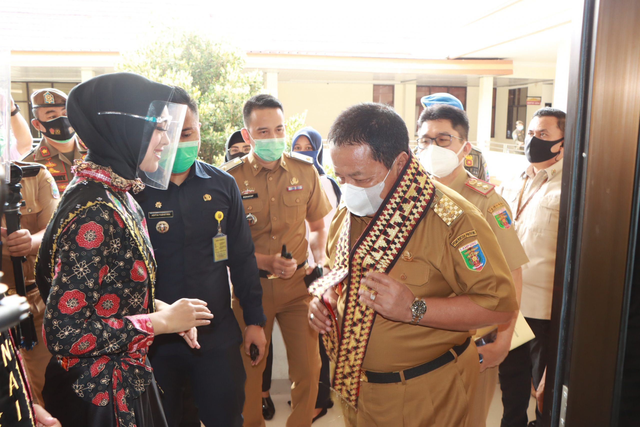 Kunjungan Kerja Ke Lampung Selatan, Gubernur Serahkan Bantuan Hewan Ternak Dan Rakor Rencana Pembangunan Kawasan Pariwisata Terintegrasi Pelabuhan Bakauheni