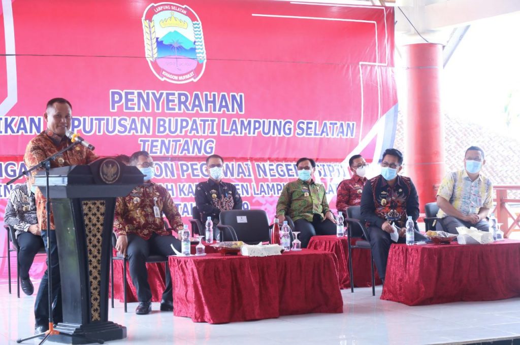 Serahkan SK Pengangkatan CPNS Formasi 2019, Bupati Nanang Ingin CPNS Lamsel Berkualitas dan Berdedikasi Baik