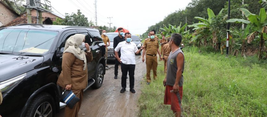 Bupati Nanang Tinjau Jalan Rusak Desa Serdang dan Ajak Masyarakat Setempat Peduli Lingkungan