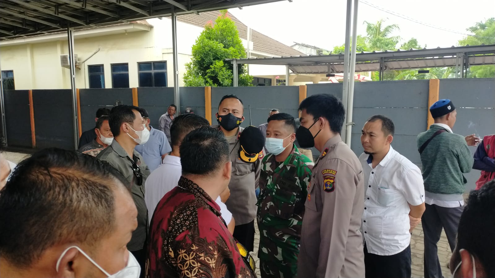 Koramil 410-01/Panjang Sinergi dengan Polsek Panjang dan Pelabuhan redam aksi Unras