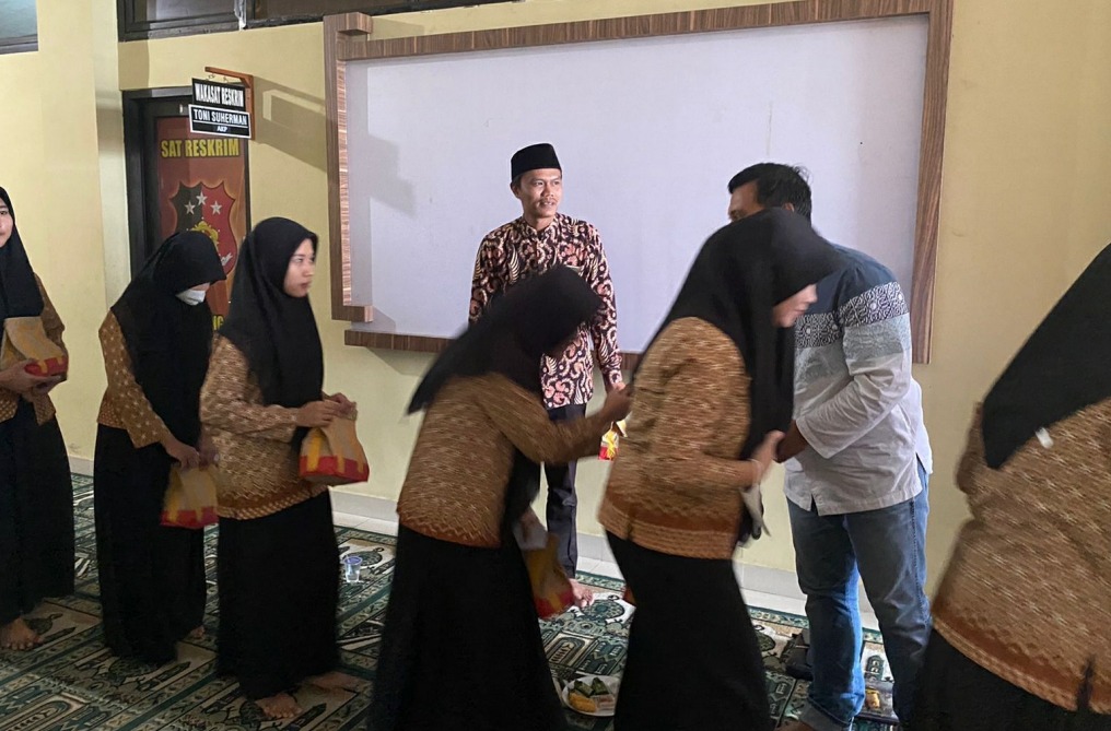 Jumat Berkah, Sat Reskrim Polresta Bandar Lampung Gelar Doa Bersama Anak Yatim Piatu