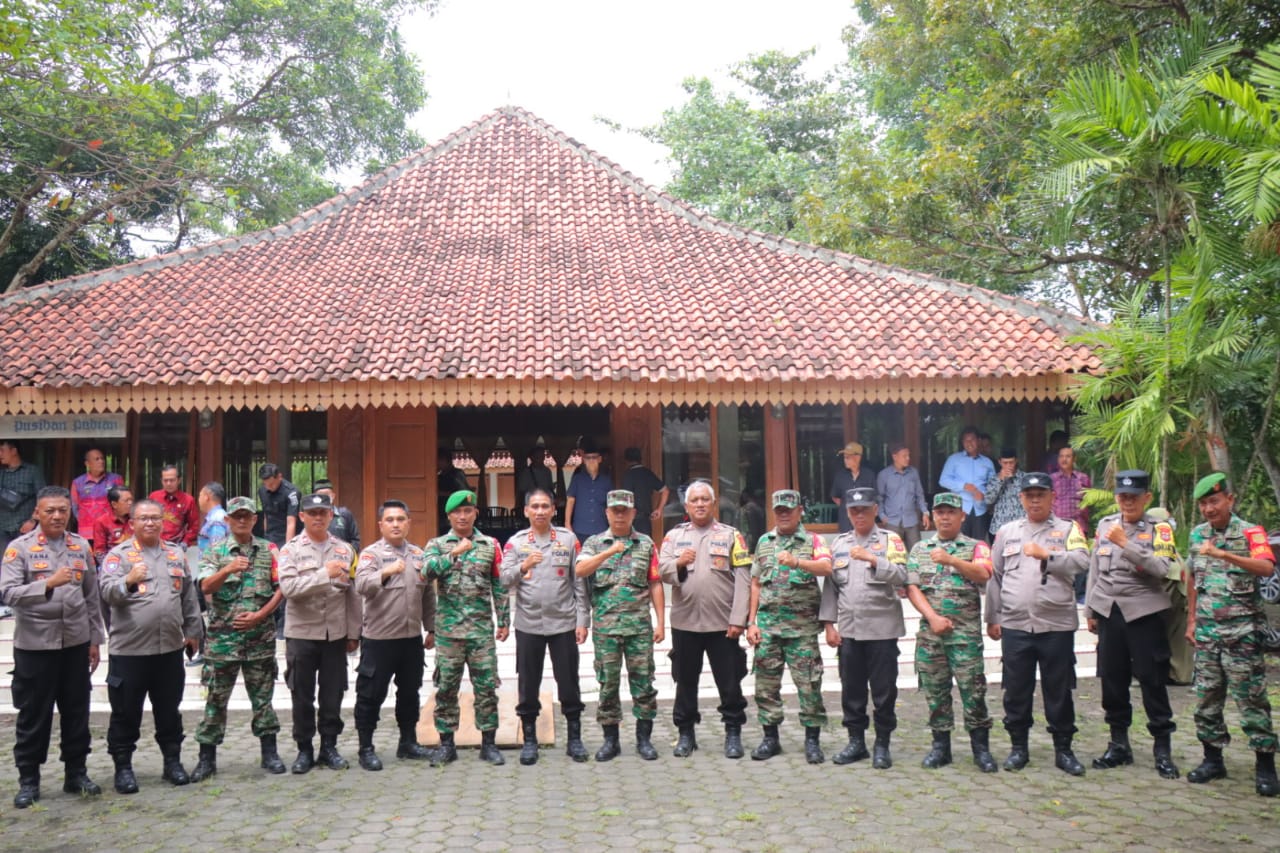 Kapolda Lampung Terima Aspirasi Masyarakat Teluk Betung Barat Melalui Jum’at Curhat