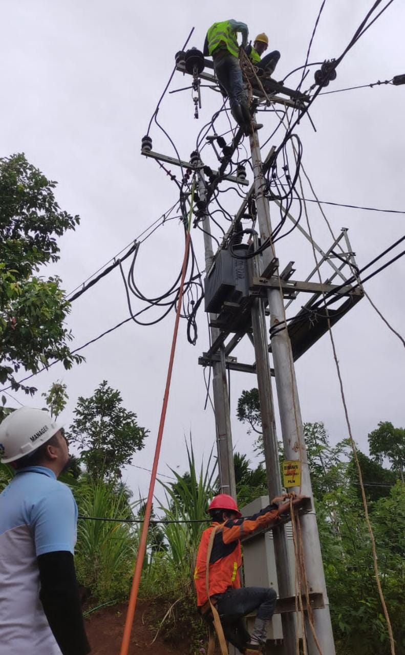 PLN Wujudkan Listrik Berkeadilan, Ratusan Warga Desa Karang Brak Kabupaten Tanggamus Kini Nikmati Listrik