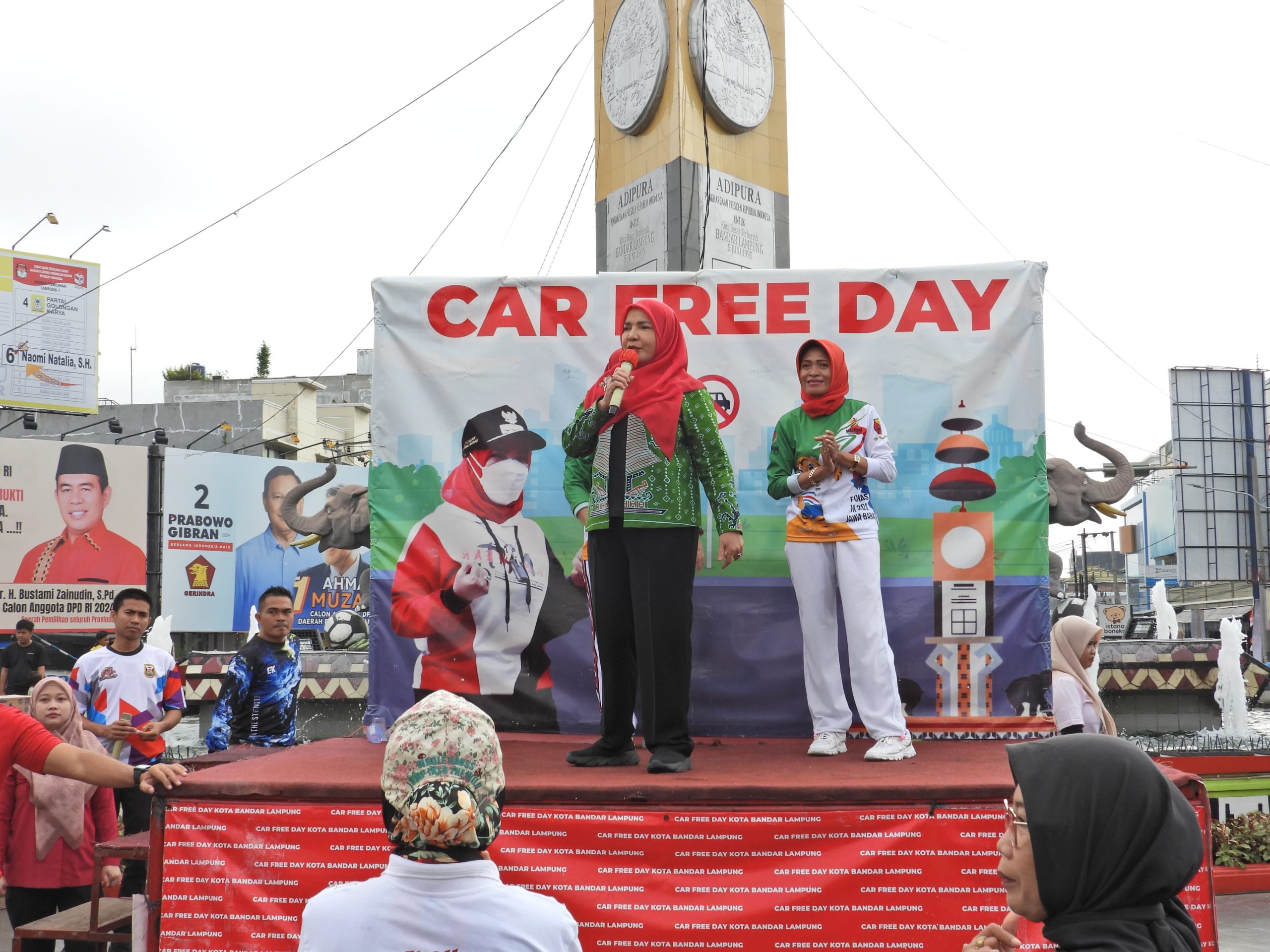 Walikota Bandar Lampung Hj Eva Dwiana Hadiri Kegiatan Car Free Day Di Tugu Adi Pura