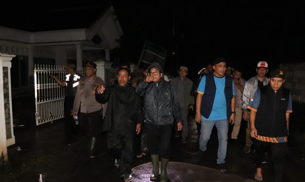 Respon Cepat, Pj. Gubernur Samsudin Tinjau Sejumlah Korban di Lokasi Bencana Akibat Hujan Lebat dan Angin Kencang