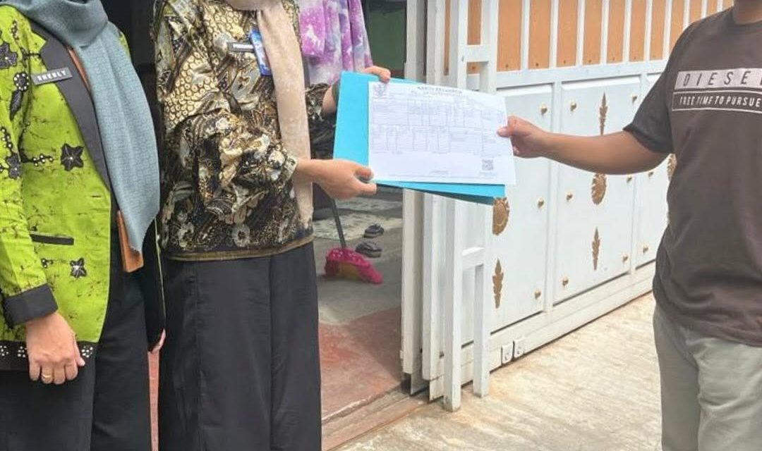 Pemerintah Kota Bandar Lampung Melalui Dinas Kependudukan dan Catatan Sipil (DisdukCapil) Melakukan Pelayanan Door to Door Untuk Memperbaiki Dokumen Kependudukan