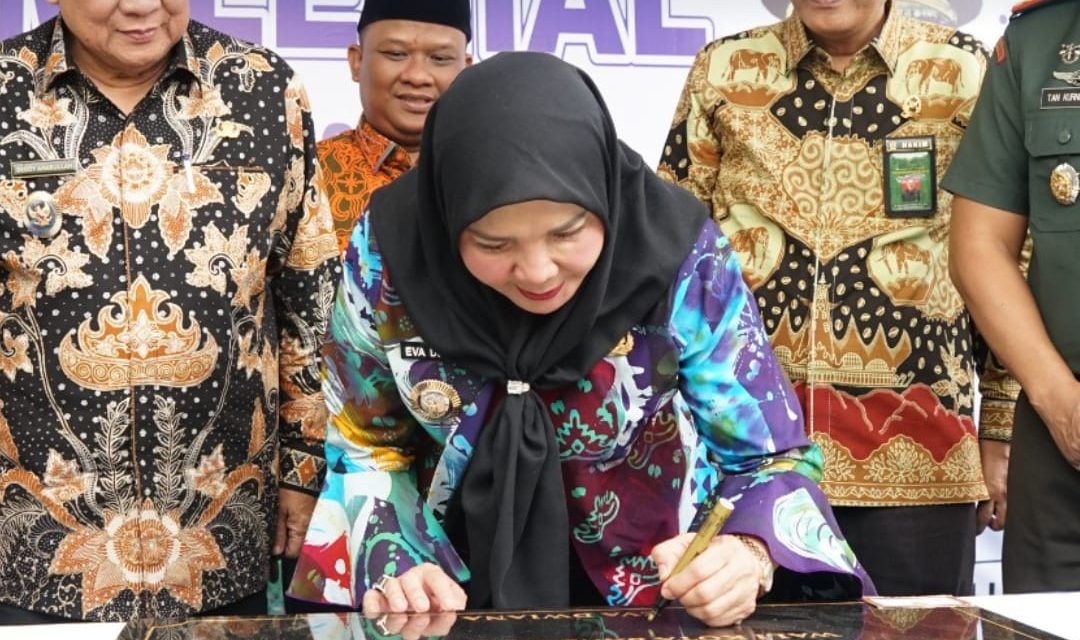 Peresmian Jembatan Penyeberangan Orang (JPO) Siger Milenial di Halaman Masjid Agung Al-Furqon