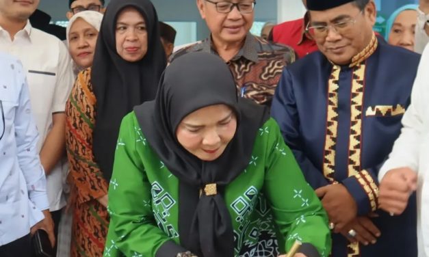 Walikota Bandar Lampung Hj.Eva Dwiana Meresmikan Masjid Ar-Raudhoh yang Terletak di Daerah Untung Suropati, Kecamatan Labuhan Ratu