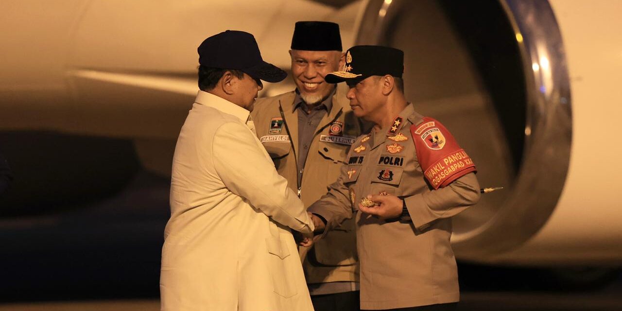 *Tiba di Padang, Prabowo akan Tinjau Langsung Percepatan Penanganan Bencana di Sumbar*