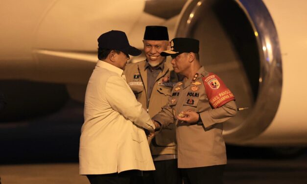 *Tiba di Padang, Prabowo akan Tinjau Langsung Percepatan Penanganan Bencana di Sumbar*